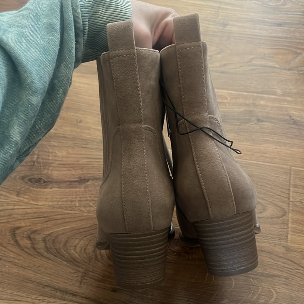 Universal Thread Boot (8.5) FINAL SALE - Picture 4 of 4